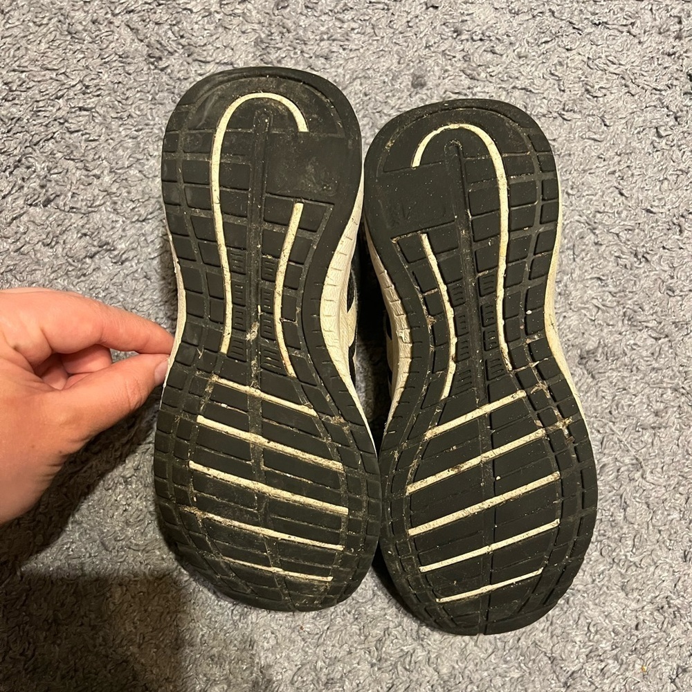 3/$15 Boys Reebok Tennis Shoes- Size 2 - Picture 4 of 4